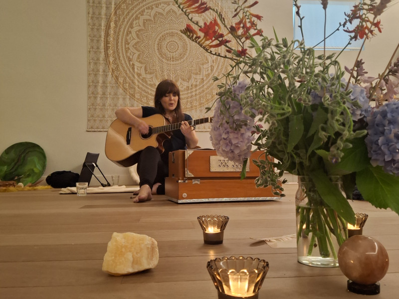 Verbonden Ademreis mét LIVE zang en muziek