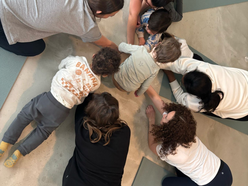 Free parent and kid yoga class 1,5 - 2,5 years old - Yoga