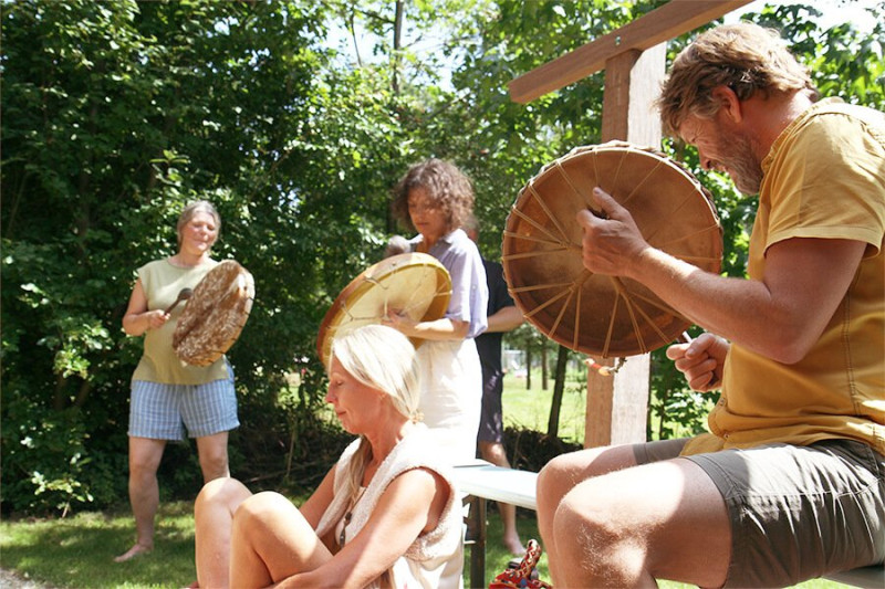 Oerdrummen in de Yurt (Den Hout, NB)