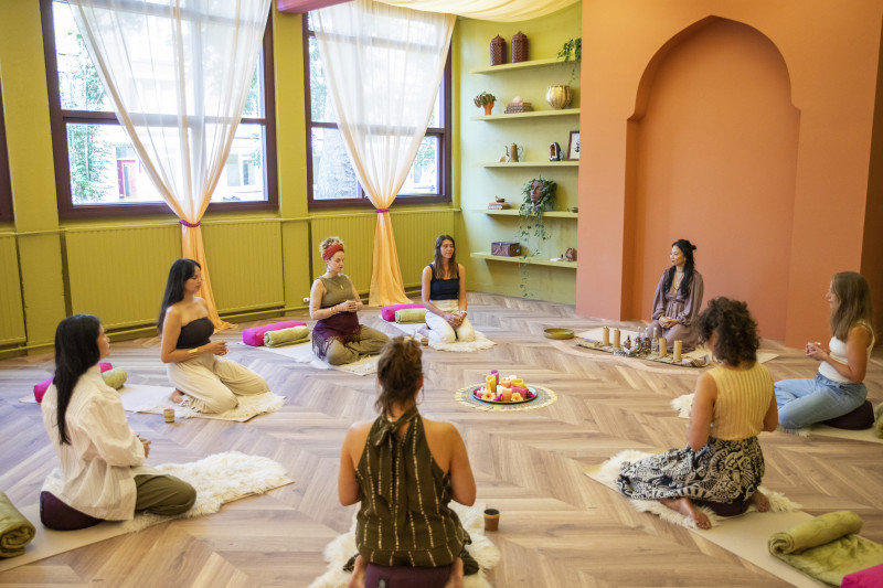 WE UNFOLD CEREMONY: Cacao · Yin Yoga · Soundbath · 90 min · ROTTERDAM