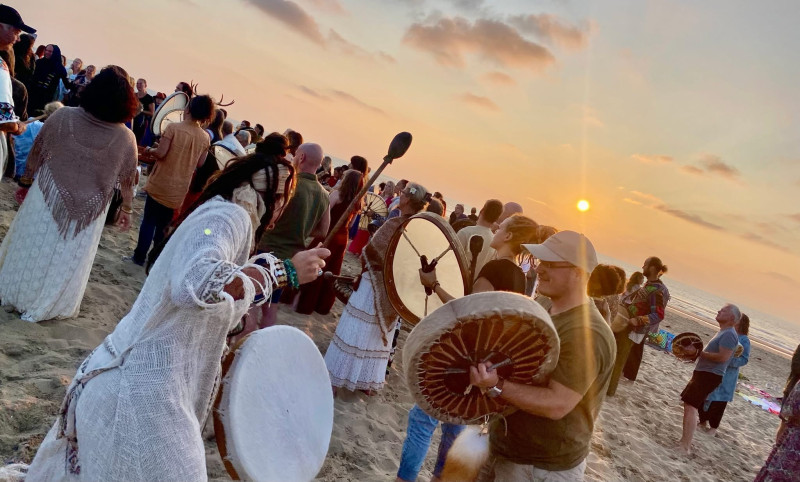 Sjamanendrumcirkel aan zee (ter Heide)