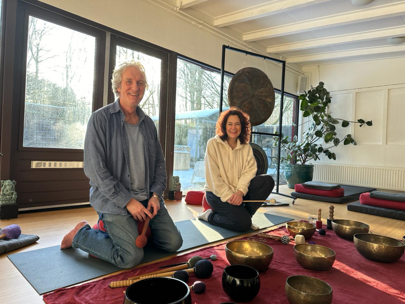 Kerst Sound Healing – licht in het donker | Christel en Frank - Ligconcert, Ontspanning, Klankreis-Soundbath