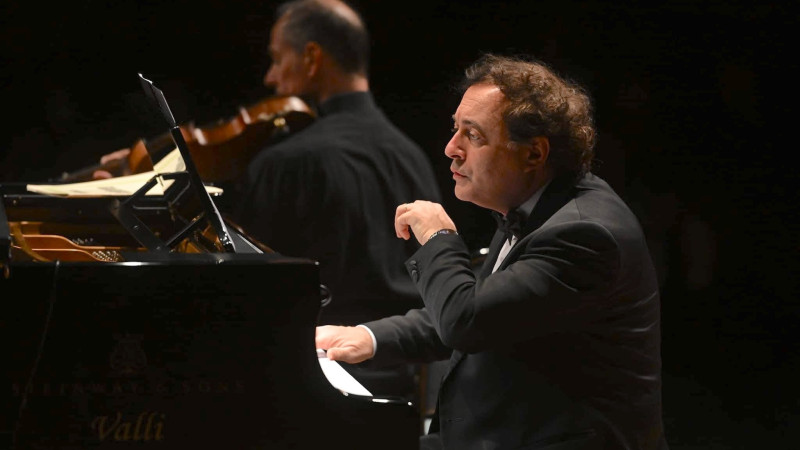 Pianorecital Gianluca Luisi in de Stifskerk