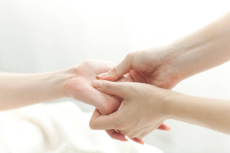 Een cursus in Magie; Les 7 Handmassage en etherische oliën