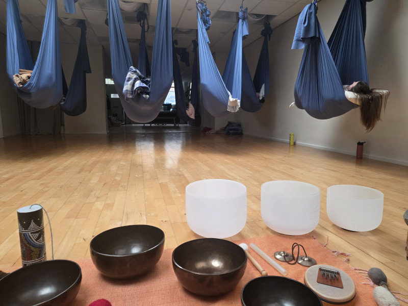 Klankbad in een hangmat 🌀 Adempauze