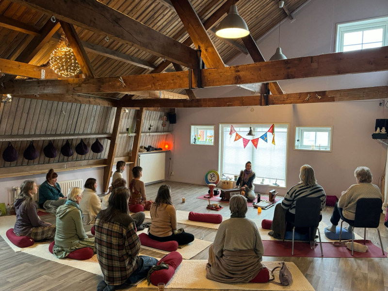 Mantra zangcirkel / sjong sirkel! (NL/FR) 31-05 - Sneek/Snits ❤️🤍💙 - Mantra zingen, Zangcirkel, Satsang