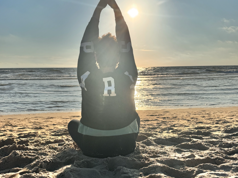 Strandyoga met Nikita