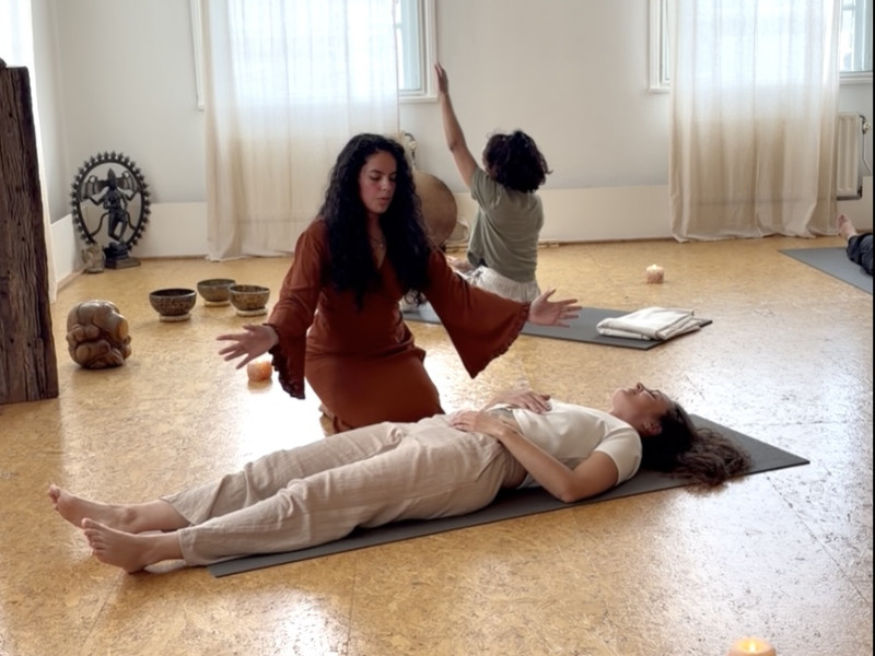 Leap - Zaandam - Kundalini, Activation de la Kundalini, Travail corporel