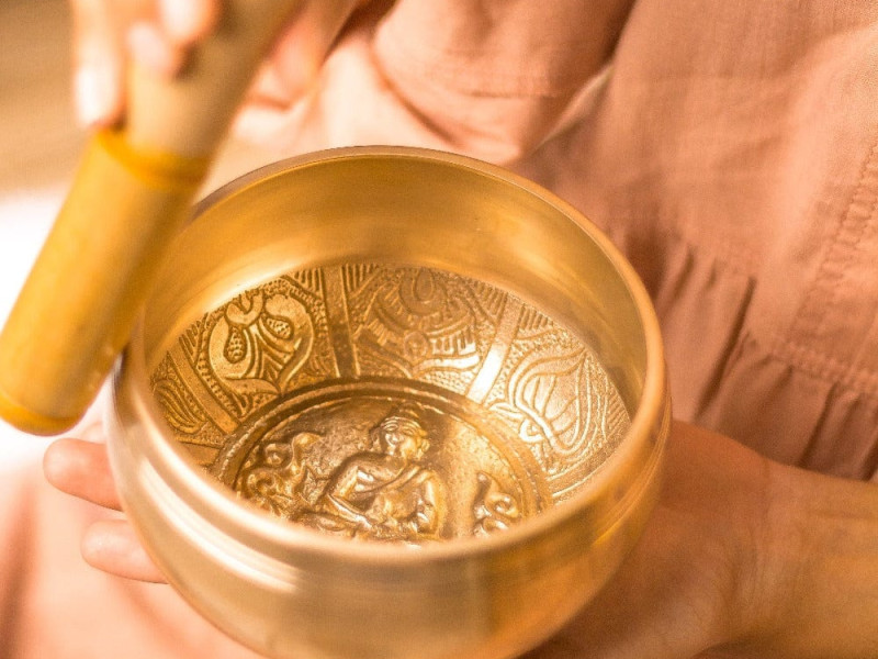 SOUND HEALING BATH WITH TIBETAN SINGING BOWLS - Hipsy
