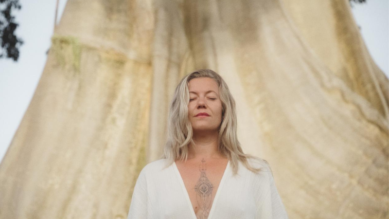 Leonie Bos | Sacred Sunday | livestream