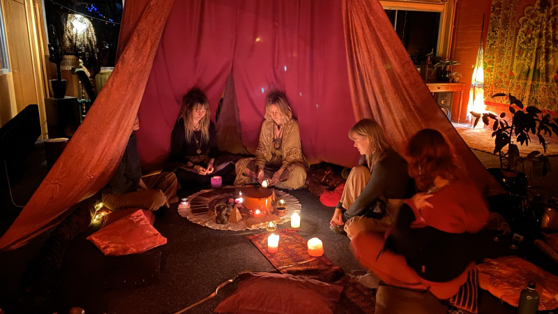 Vrouwencirkel // Women's Circle ~ donation-based