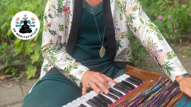 Mantra Meditatie | Grietje - Mantra zingen, Meditatie, Community-building