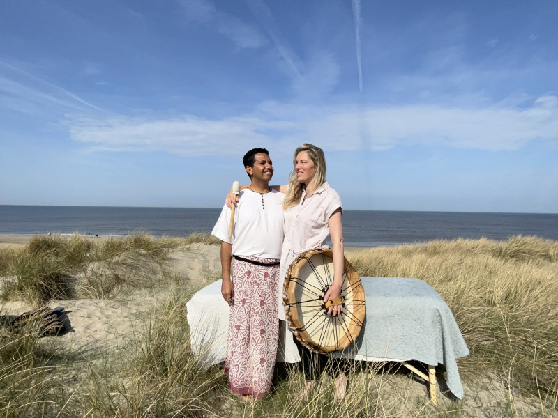 Massage en Drum in één, bij zee!