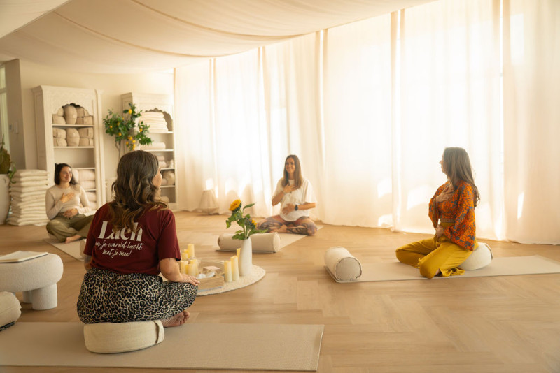 Lachyoga sessie | Omarm de kracht van de lach