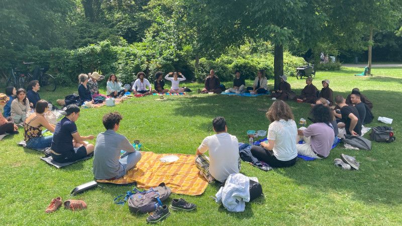 Vesak vieren met de Plum Village community 