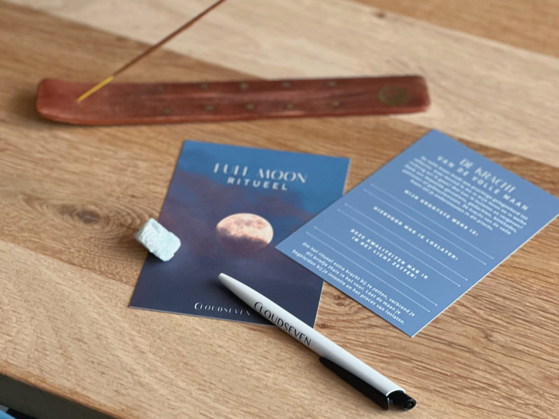 Volle maan floaten met meditatie en / of massage