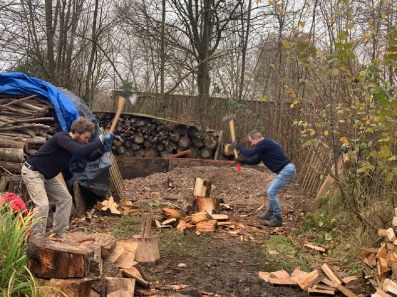 Drie Dagen in het Groen: hout zagen, slepen, hakken en stapelen