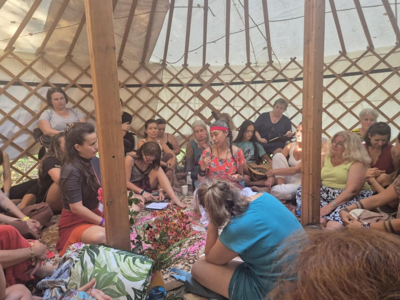 Het geschenk van het obsidiaan-ei en de vrouwelijke wijsheid - Women's Workshops, Women's Circles, Shamanism