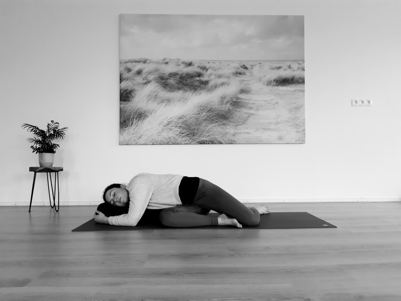 Restorative Yoga XL – Herfsteditie: Loslaten & Verzachten 🧡🍁🍂