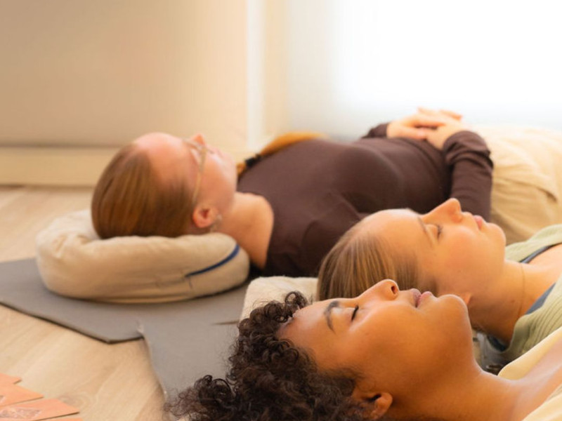 WOMEN'S DAY CIRCLE: zenuwstelsel & hormonen - Lina Lune en Loa Louise