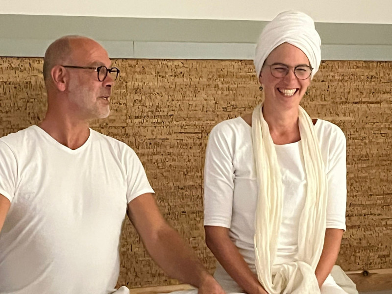Kundalini Yogales Hybride Eindhoven Lukas en Ved Teja Kaur