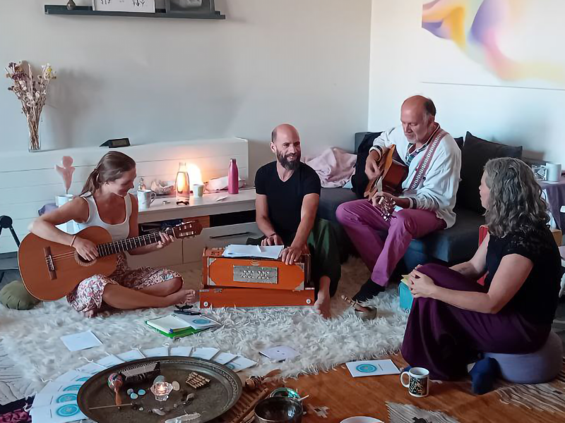 Mantra en zangcirkel  ★  Stille Vlam Community ★ 20 dec (DB) - Mantra Singing, Singing Circle, Live Music