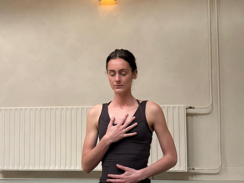 Yin Yoga with Touch & Meditation  - Yoga, Meditatie
