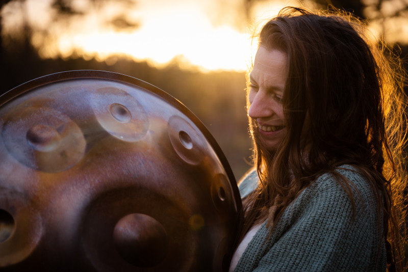 Soundbath & Cacaoceremonie bij Yogacentrum Tilburg - Cacao ceremonie, Klankreis-Soundbath, Ligconcert