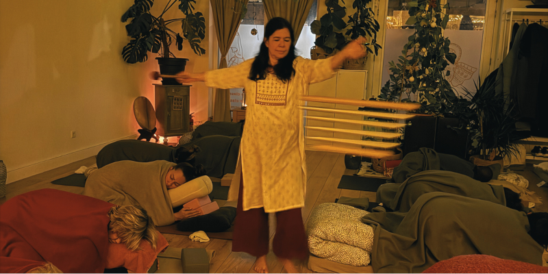 𝗦𝗣𝗘𝗖𝗜𝗔𝗟: SPRING EQUINOX SOUND BATH WITH MADHAVI - Sanación sonora, Cuencos sonoros, Baño de sonido