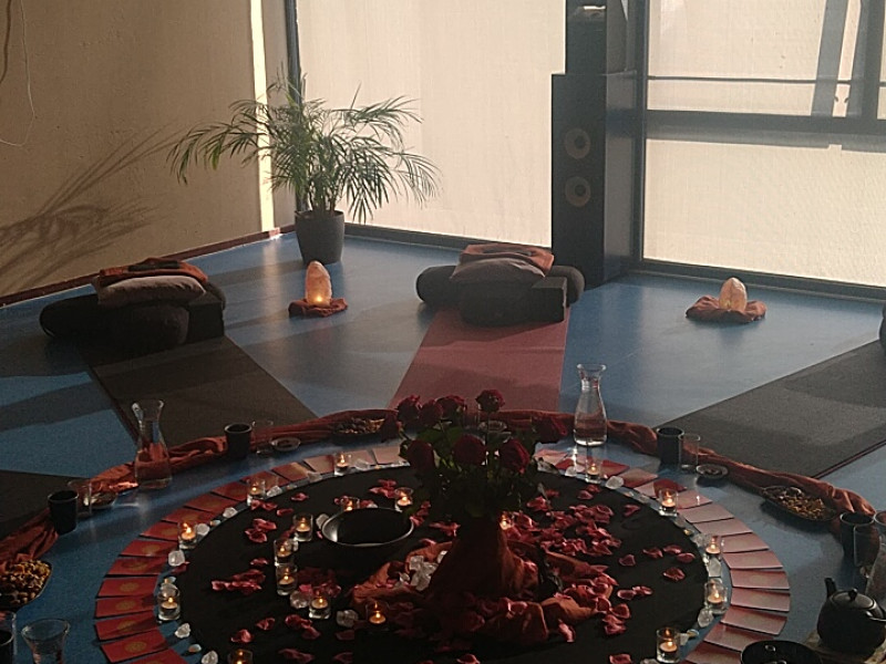 Rite of the Womb met ceremoniële cacao en microdosering