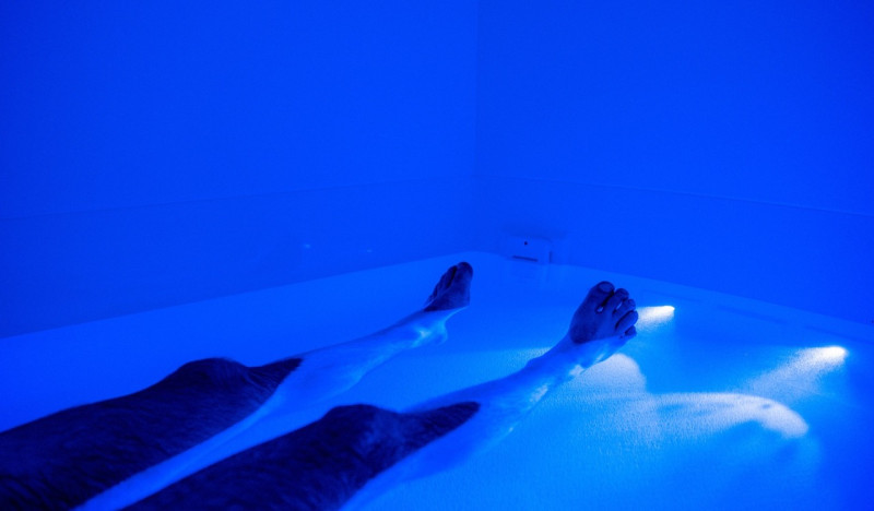 Volle maan floaten met meditatie en / of massage