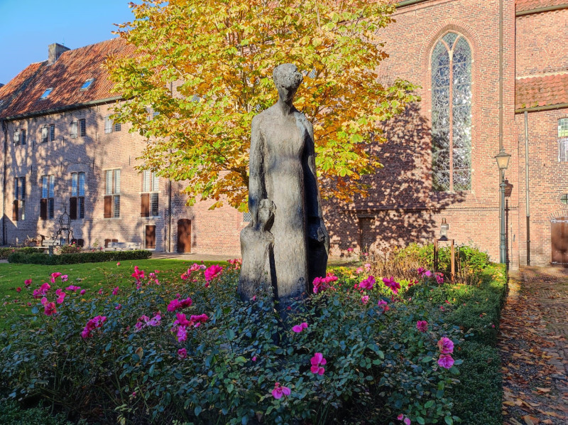 Yoga in de Kloostertuin