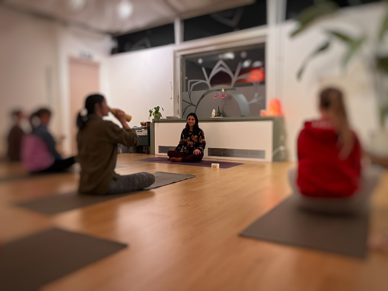 zachte Yoga, meditatie en energetische healing