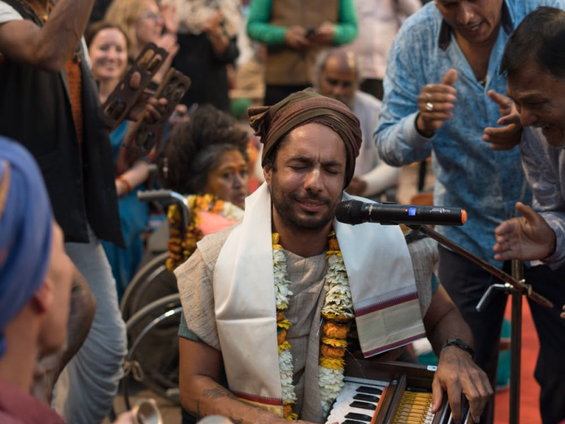 Kirtan with Visvambhar Sheth at The Yoga Home