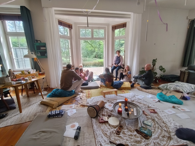 Mantra zangcirkel ochtend ★ Stille Vlam Community ★ 12 juli (ES)