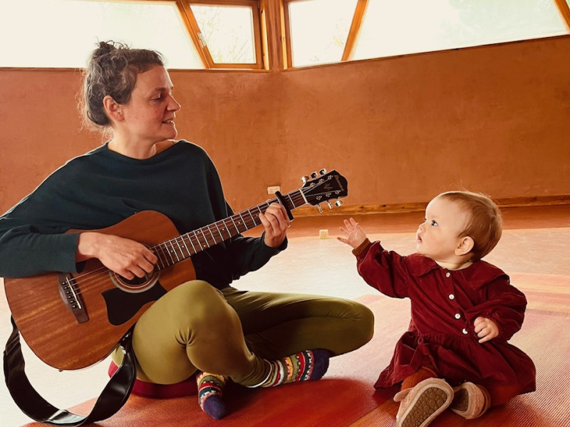 Mama & Dreumes cirkel - Zangcirkel, Ouder-kind, Dansen in verbinding
