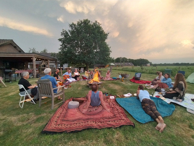 Mantra zangcirkel middag+avond met potluck ★ Stille Vlam ★ 22 aug (ME)
