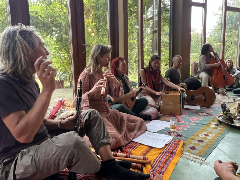 Mantra's zingen, kirtan