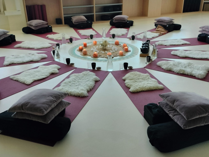 Rite of the Womb met ceremoniële cacao en microdosering