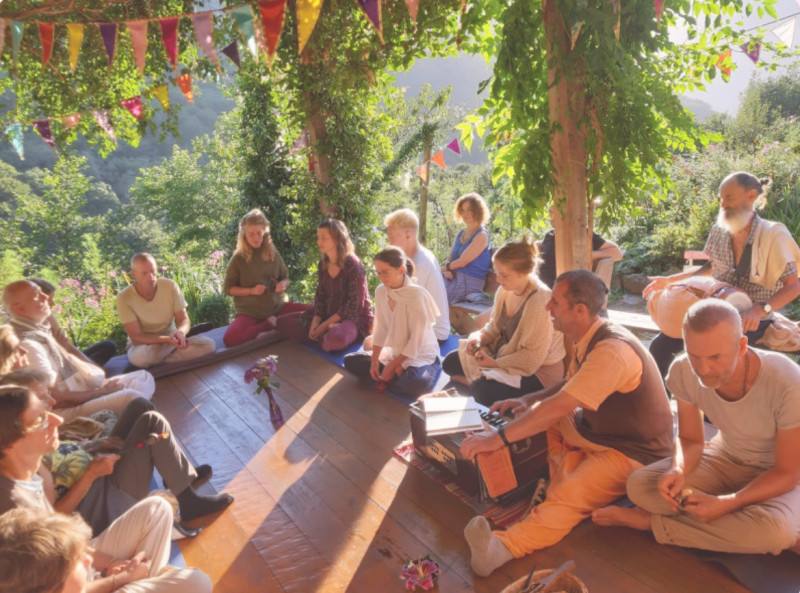Mantra's zingen, kirtan