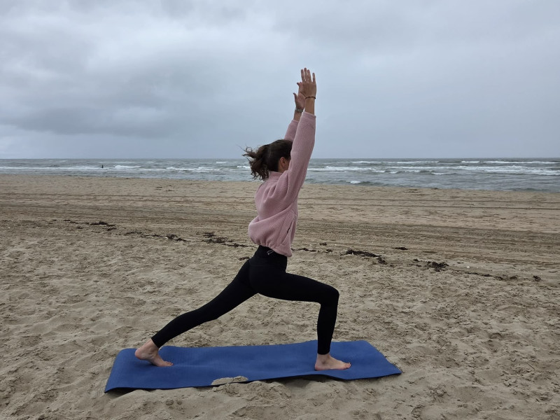 Strand flow - Vinyasa yoga aan zee