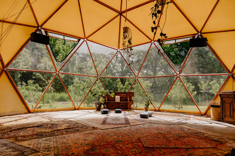 Vocal expression evening in a dome
