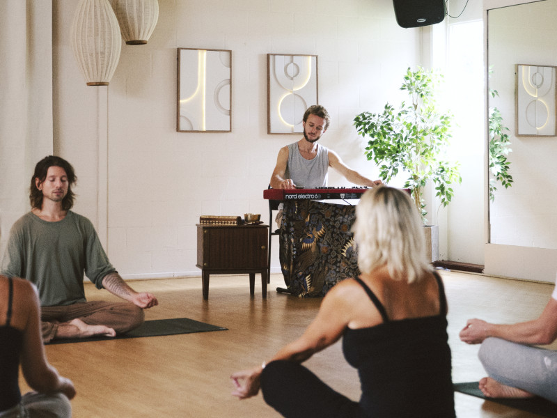 Yoga & Live Muziek (Restorative Yin) - Yoga, Live Music, Meditation