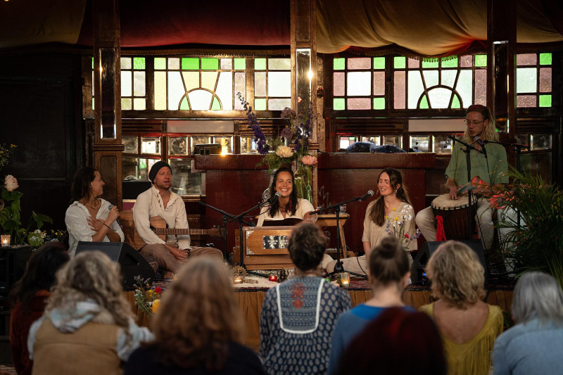 Jaya Jade Kirtan - Mantra en Meditatie 2 november - Kirtan, Mantra Singing, Sound Healing