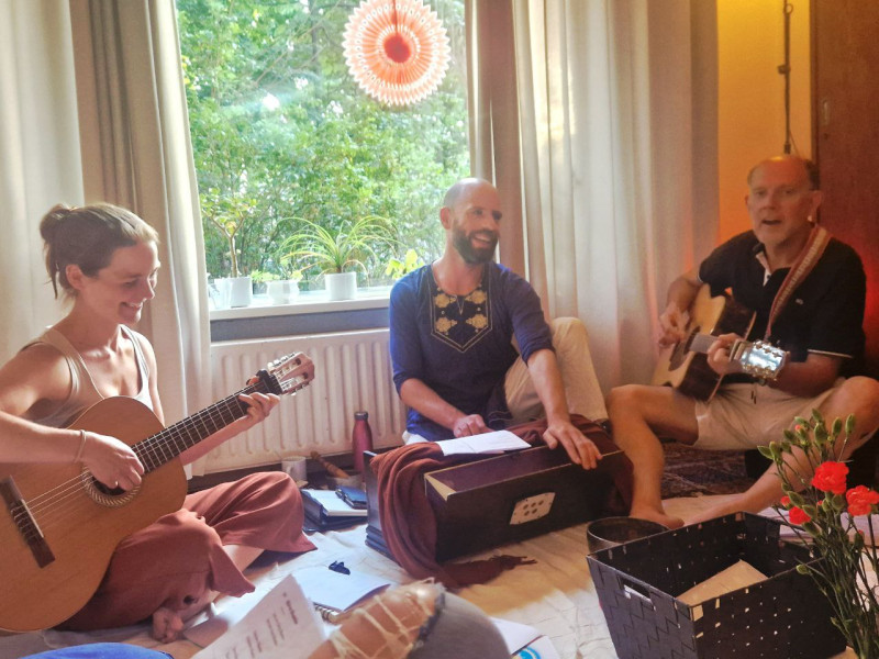 Mantra Zangcirkel ★  Stille Vlam Community ★ 3 juli (Til) - Mantra Singing, Singing Circle, Live Music