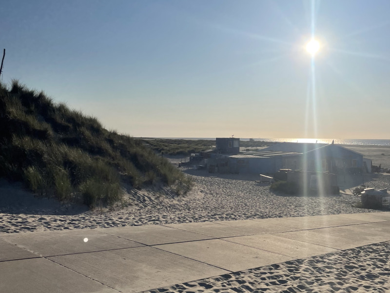 Cacaoceremonie voor vrouwen op het strand