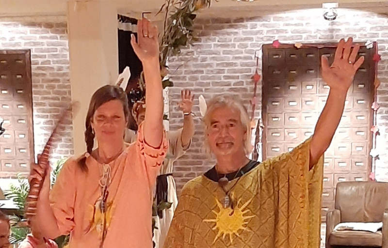 Sound healing in intieme huiskamersetting