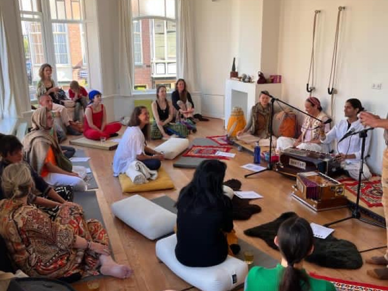Divine Kirtan The Hague - Mantra Chanting & Singing - Kirtan, Mantra zingen, Sanskriet Mantrarecitatie