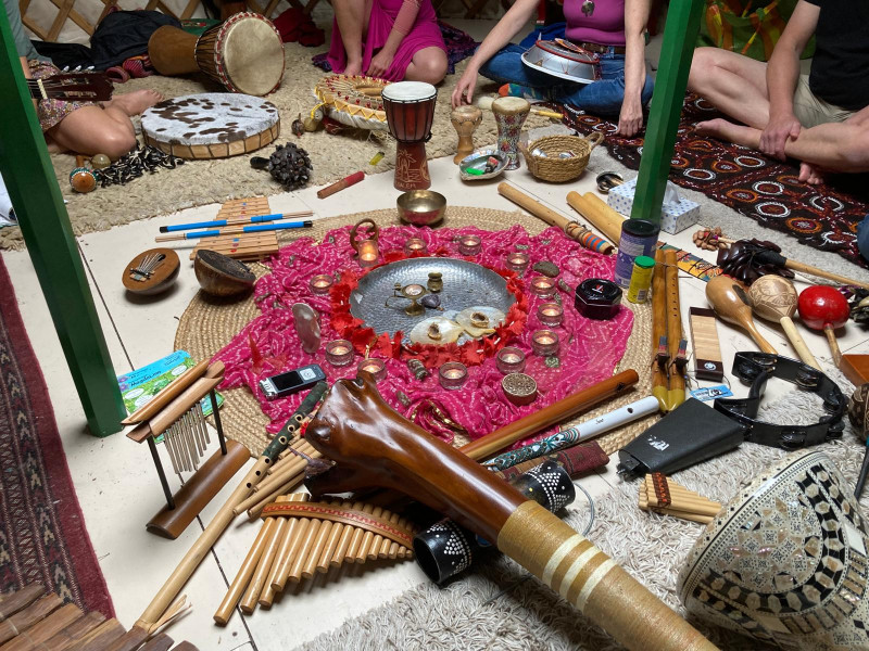 Sound Medicine in een yurt, (met optioneel microdose truffel)