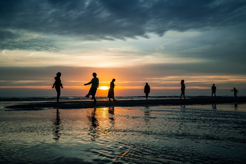 StrandDansen met BellenMagie tot de Zon onder danst  - Ecstatic Dance, Vrije Dans, Overige Workshops